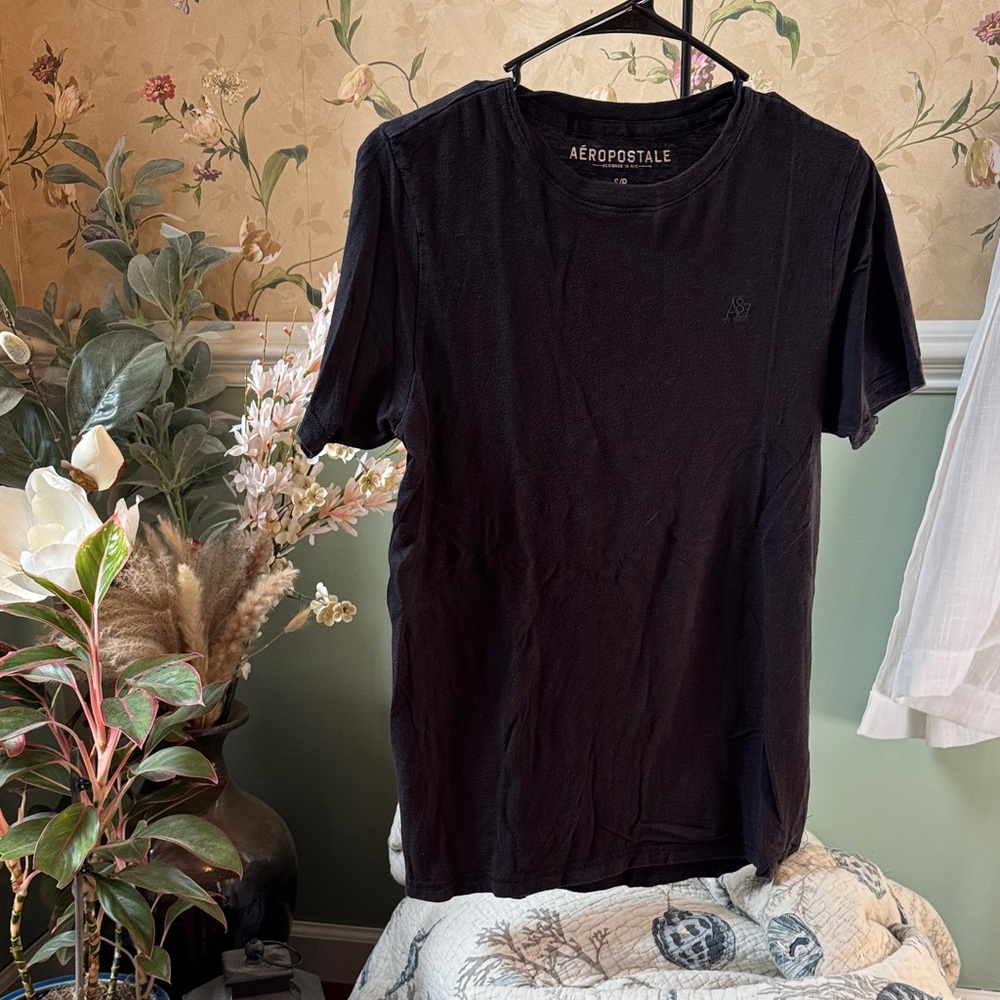 Aeropostale Men's Dark Tee - Short Sleeve